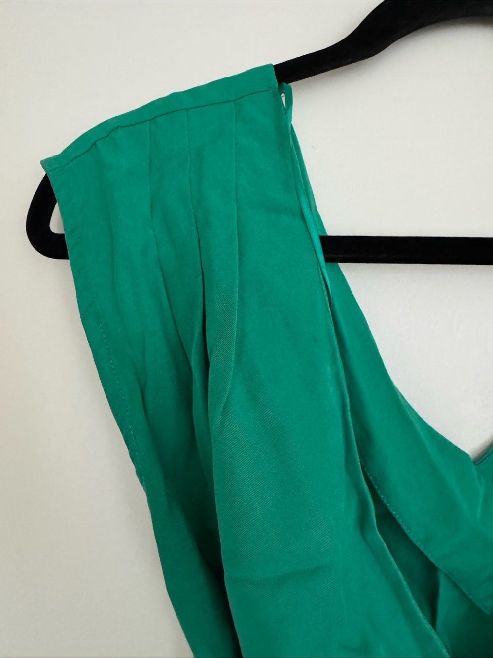 J.O.A. Emerald Green Wrap Tie-Front Crop Top - Picture 2 of 5